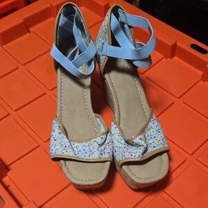 Elegant Floral Blue and Tan Sandals